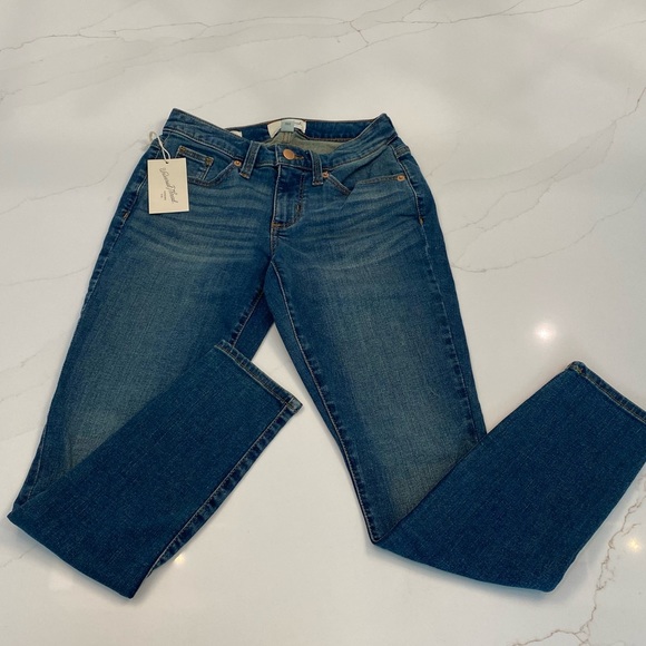 Universal Thread Denim - Medium Wash Mid Rise Skinny Jeans